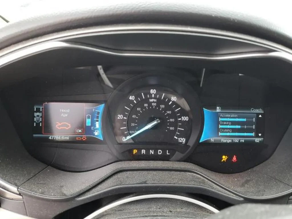 Zegar 2019 Ford Fusion Hybrid – 47 784 mi, komunikat ‘Hood Ajar’