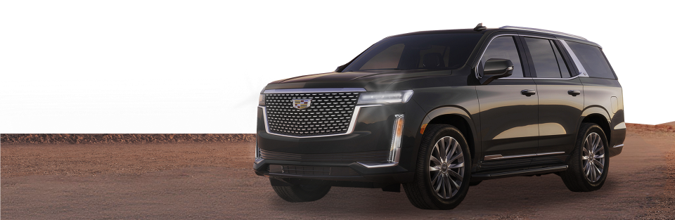 Ciemny Cadillac Escalade stoi na pustynnej drodze, w tle niskie wzgórza