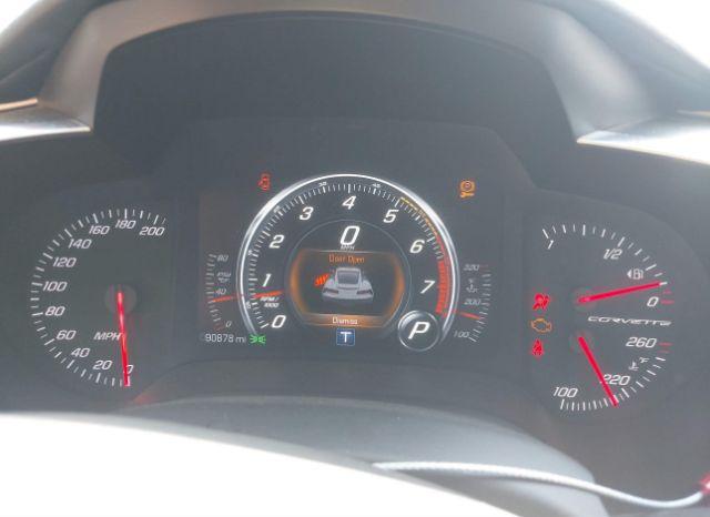 Zegary i cyfrowy wyświetlacz na desce rozdzielczej Chevroleta Corvette